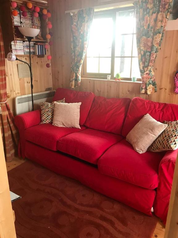 Cozy Countryside Log Cabin room 2
